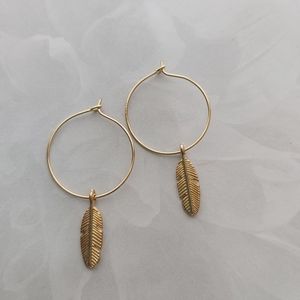 3 for 20$: Gold Tone Earrings